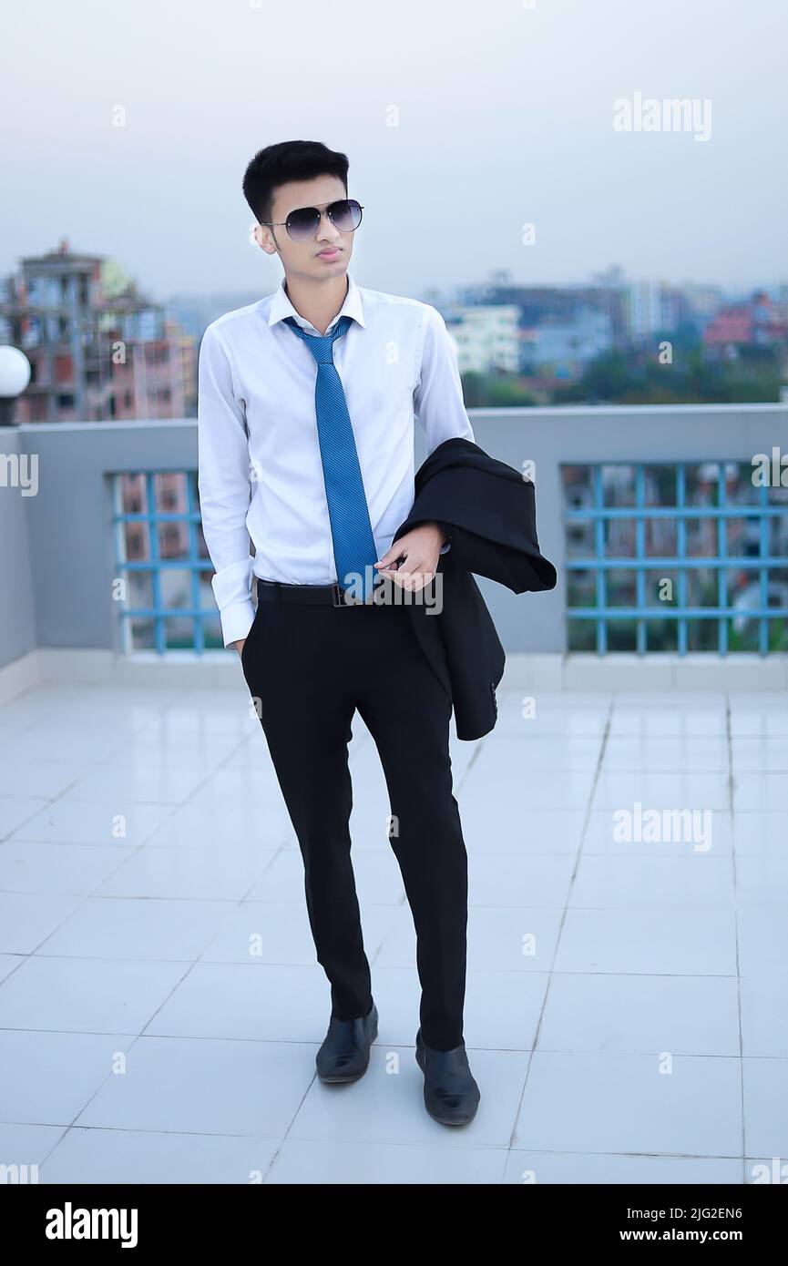 500+ Best Handsome Boy Bilder | Cute Stylish Boy Fotos | Herunterladen Beautiful Boy Stock Kostenlose Bilder auf alamy Stockfoto