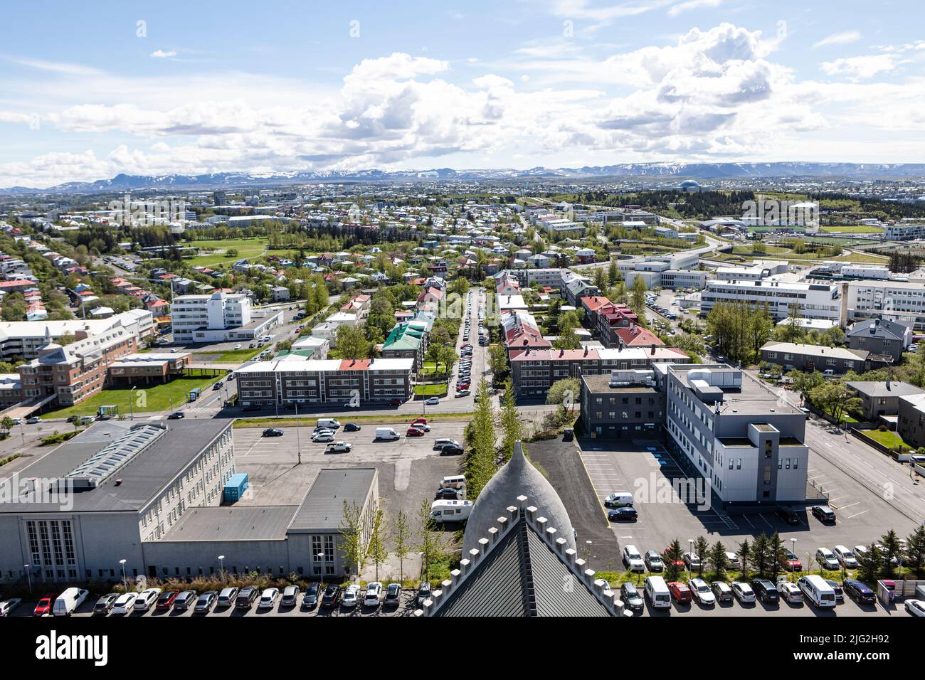 Ein Blick über Reykjavík von der Spitze des Hallgrimskirkja Kirchturms Stockfoto