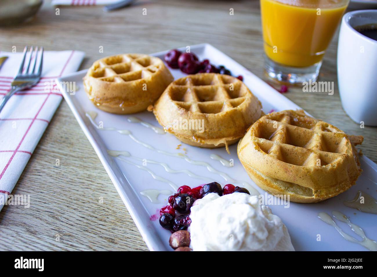 Belgische Waffeln mit Eis Stockfoto