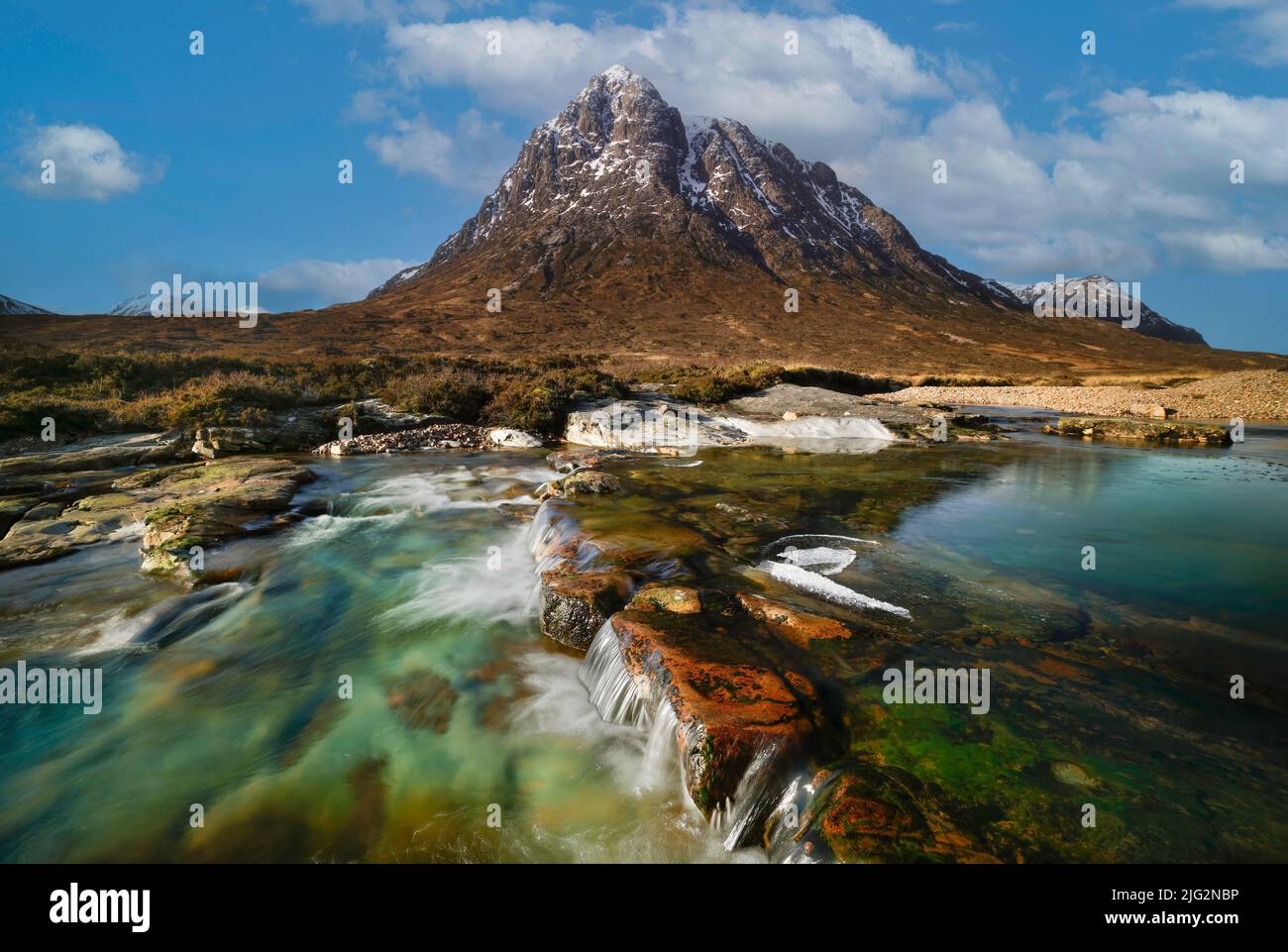 Glencoe Bergblick vom Fluss Coupall, Highlands Scotland. Stockfoto