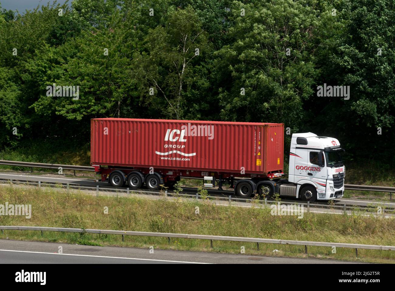 ICL Group Transportcontainer von Goggins Transport Trury, Junction 15 Slip Road, M40 Autobahn, Warwickshire, Großbritannien Stockfoto