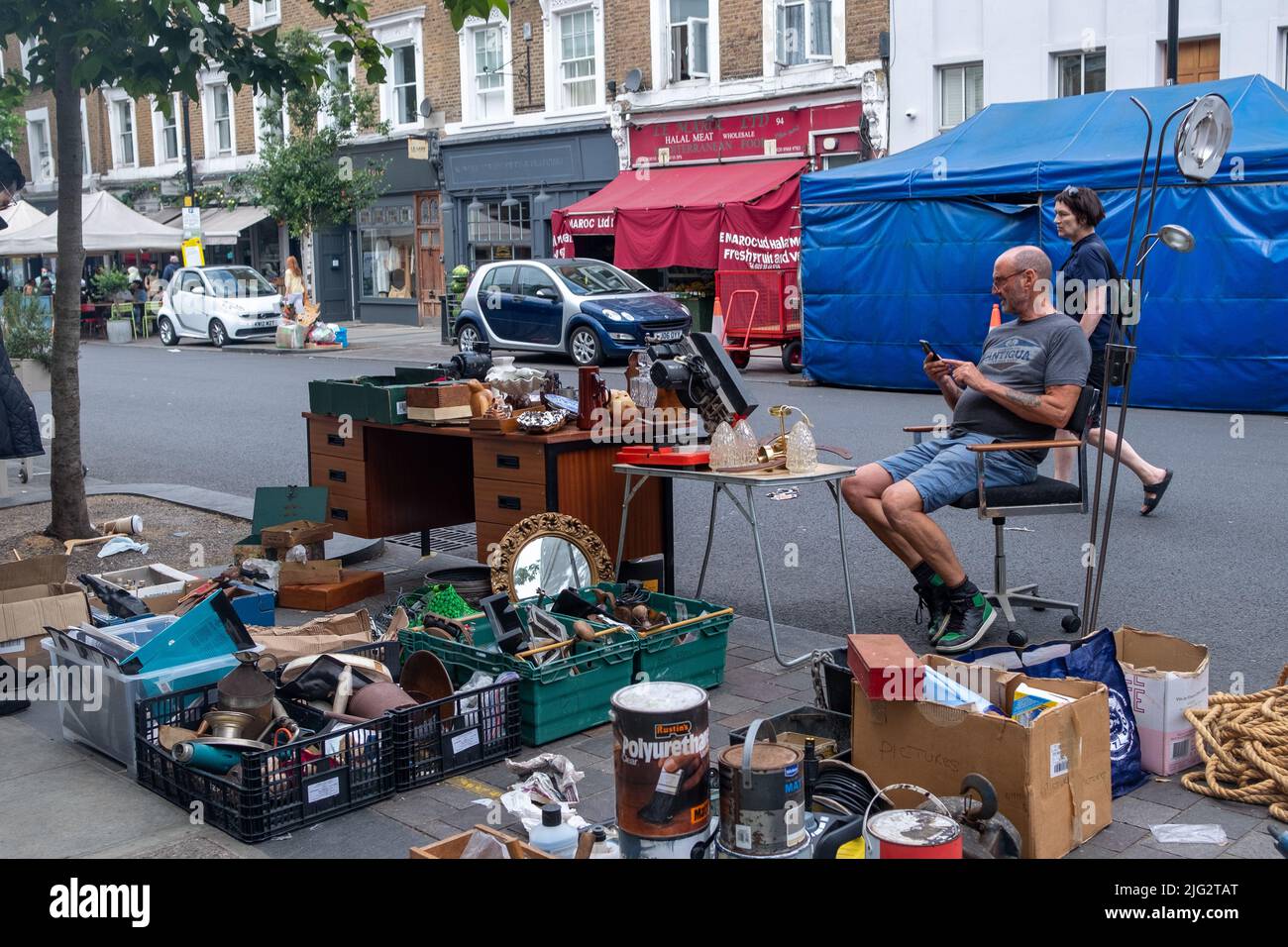 London - Juni 2022: Golborne Road, eine hohe Straße im Westen Londons, abseits der Portobello Road Stockfoto