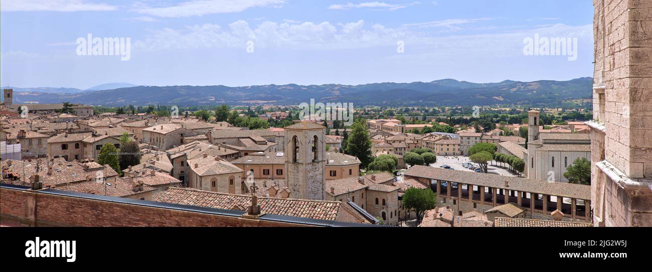 Historische Stadt Gubbio in Umbrien, Italien, Panoramablick Stockfoto