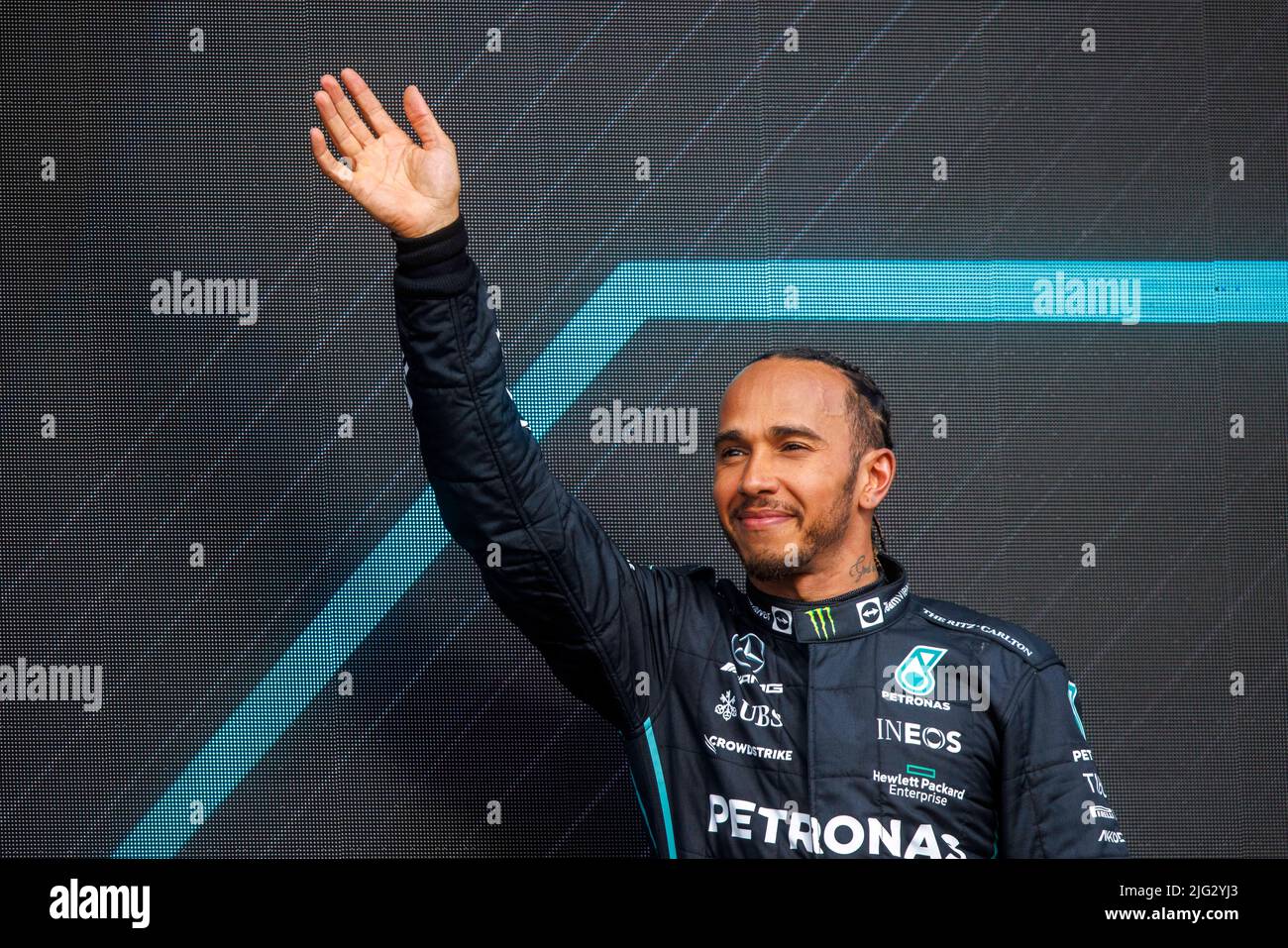 Lewis Hamilton feiert seinen 3.. Platz auf dem Podium beim Grand Prix von Großbritannien F1, während Carlos Sainz sein erstes Rennen F1 beim Briti 2022 gewinnt Stockfoto