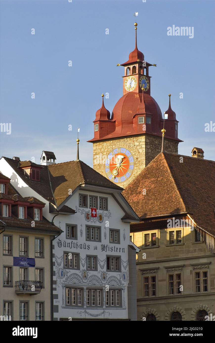 Historischer Uhrturm des Rathauses, Schweiz, Luzern Stockfoto