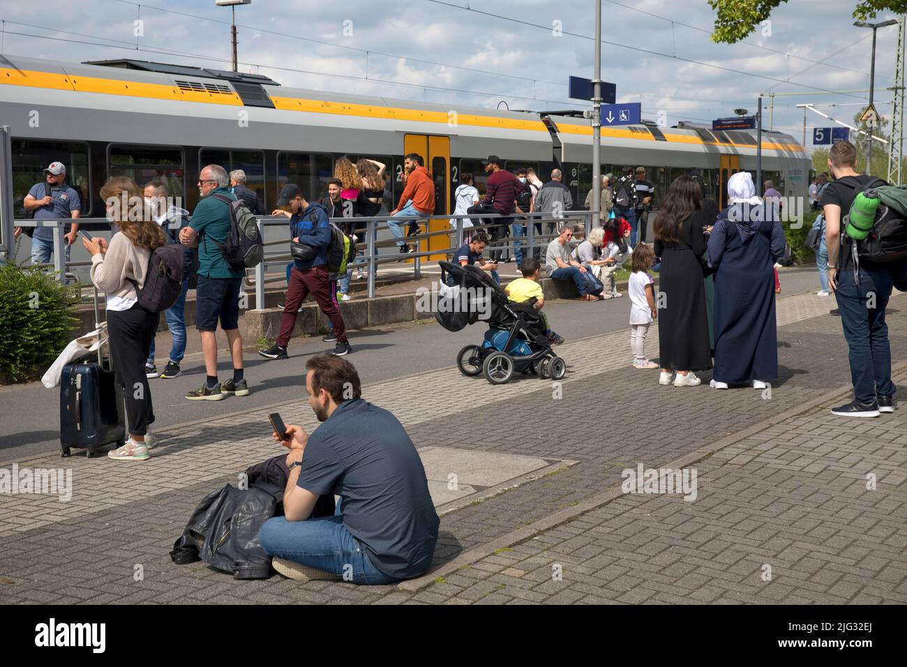 Ansturm auf den öffentlichen Nahverkehr, 9-Euro-Ticket, Deutschland, Nordrhein-Westfalen, Ruhrgebiet, Holzwickede Stockfoto
