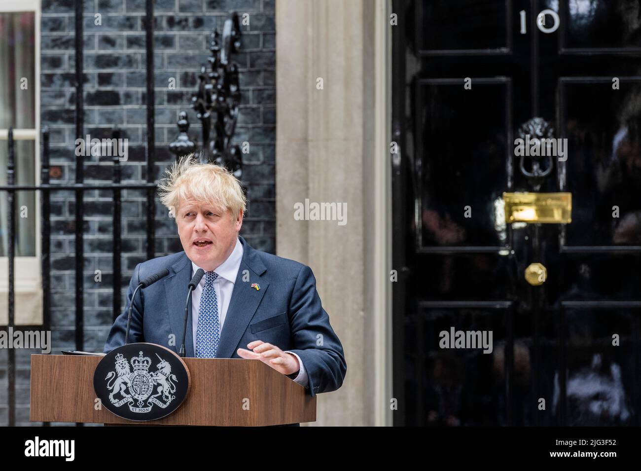 London, Großbritannien. 7.. Juli 2022. Premierminister Boris Johnson tritt vor der Downing Street Nr. 10 zurück. Kredit: Guy Bell/Alamy Live Nachrichten Stockfoto