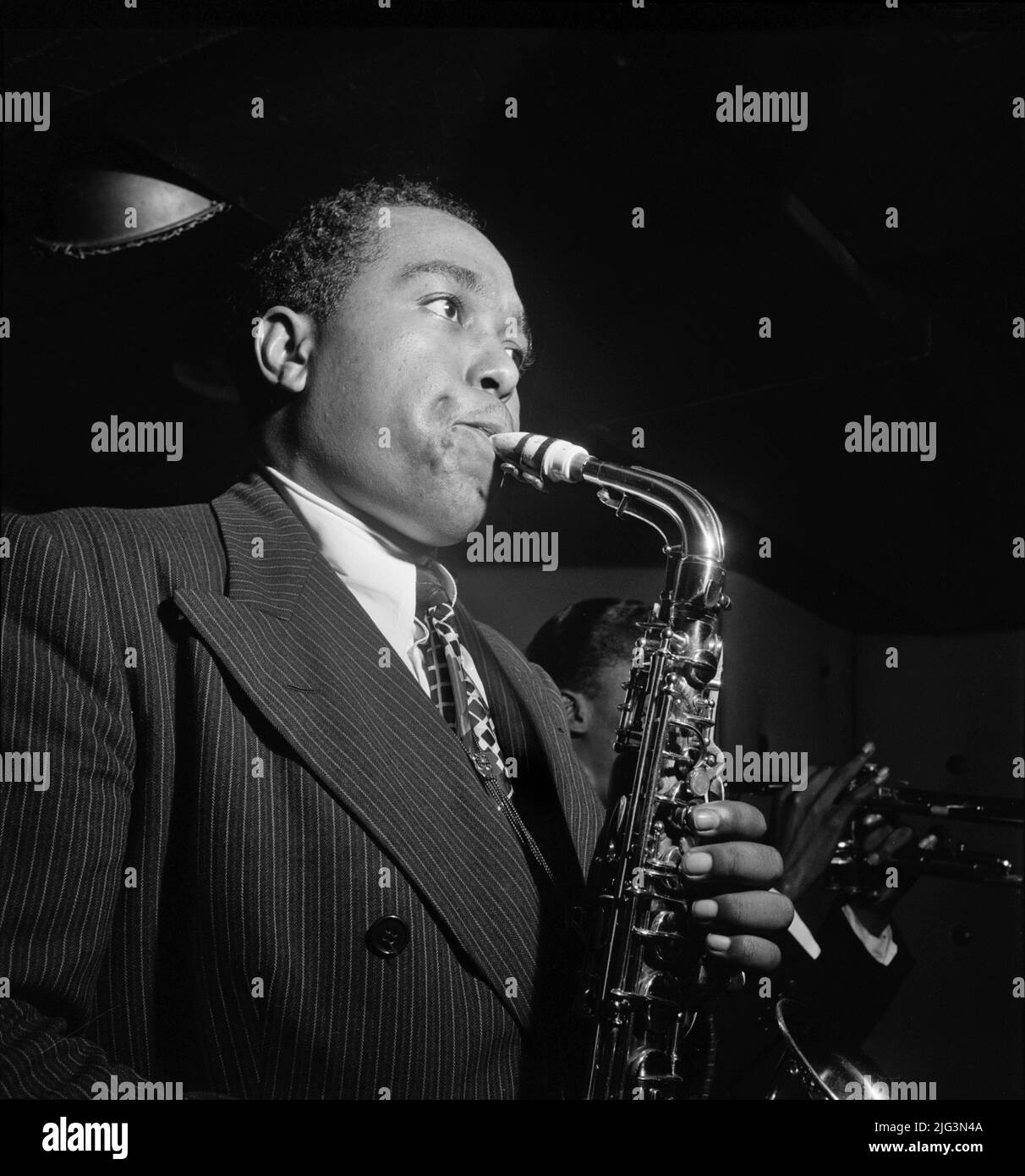 Jazz-Saxophonist Charlie Parker beim Auftritt im Three Deuces Jazz Club, New York City, New York, USA, William P. Gottlieb, August 1947 Stockfoto