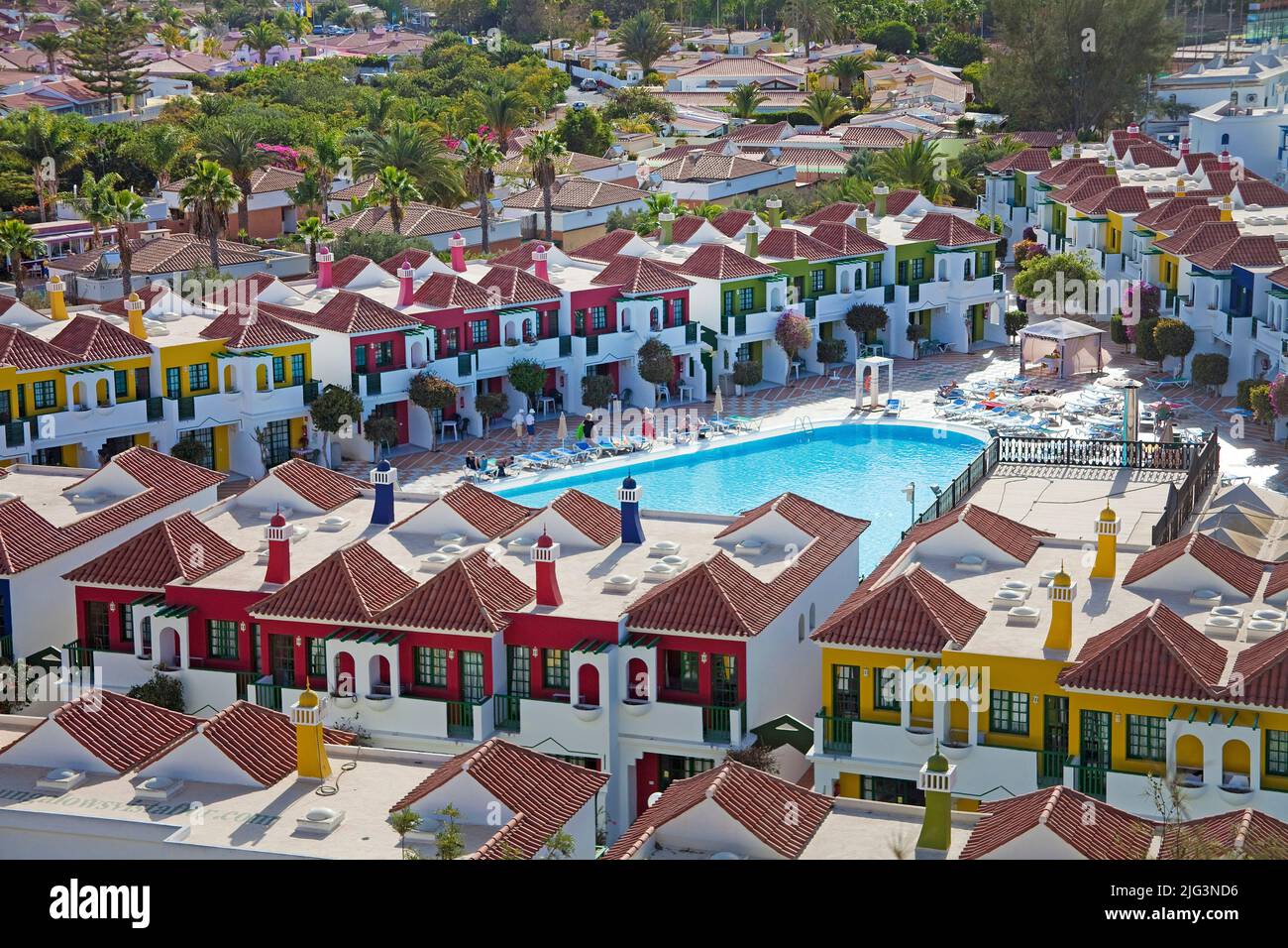 Viele Ferienbungalows rund um einen Pool, Maspalomas, Kanarischen Inseln, Spanien, Europa Stockfoto