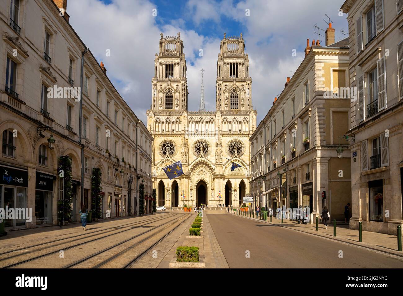 Die Kathedrale des Heiligen Kreuzes (Sainte-Croix) von Orleans in der Region Centre-Val de Loire in Frankreich. Es wurde ursprünglich von 1278 bis 1329 gebaut. Der Stockfoto