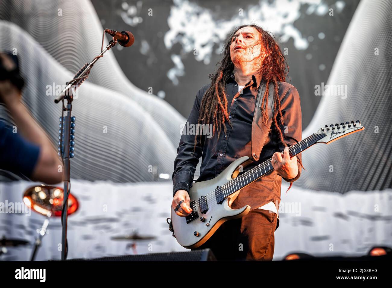 Oslo, Norwegen. 24., Juni 2022. Die amerikanische Nu Metal Band Korn spielt ein Live-Konzert während des norwegischen Musikfestivals Tons of Rock 2022 in Oslo. Hier ist Gitarrist James Shaffer live auf der Bühne zu sehen. (Foto: Gonzales Photo - Terje Dokken). Stockfoto