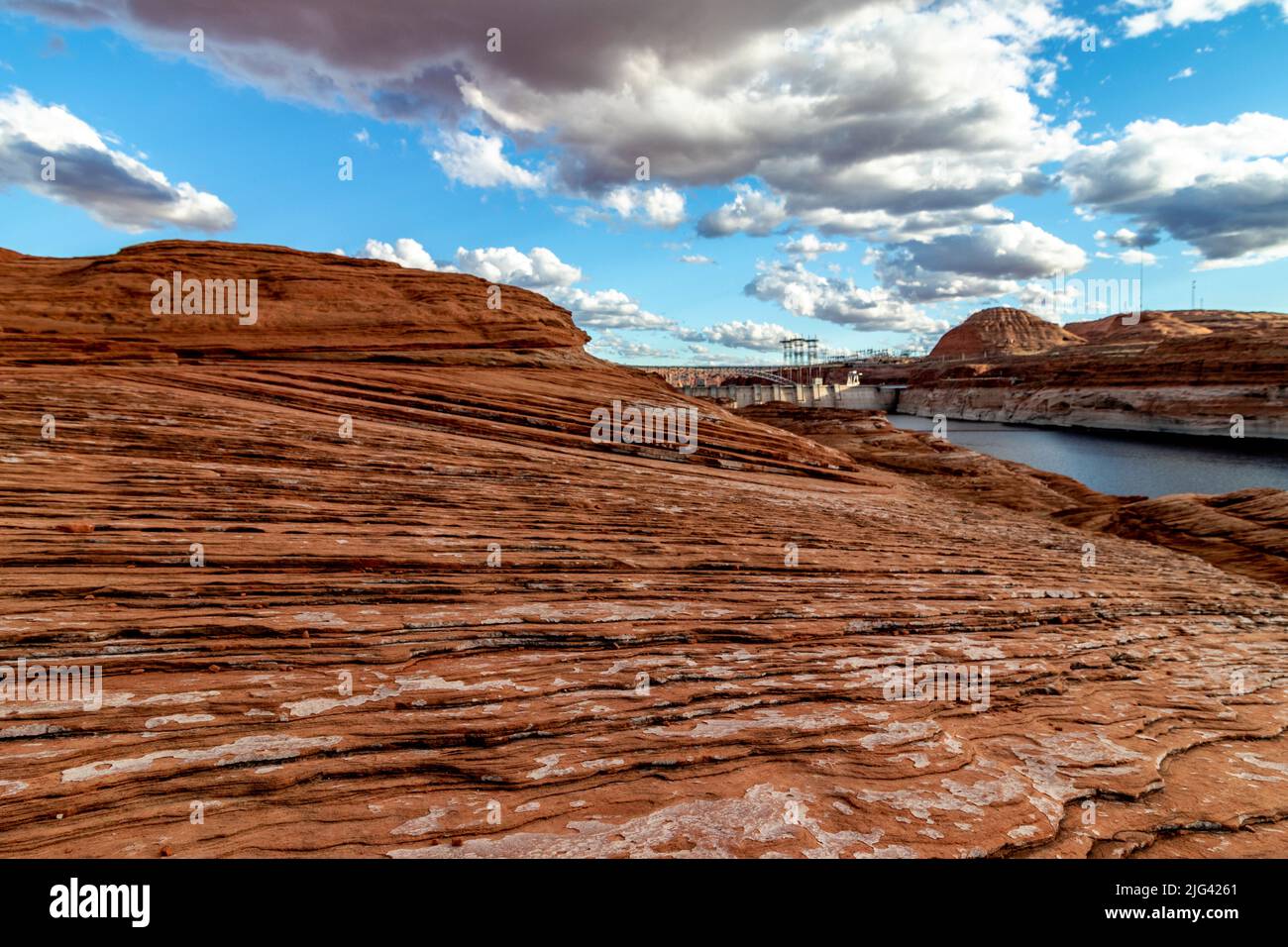 Felsspalten, die fast parallel am Ufer des Colorado River verlaufen, The Chains, Page, Arizona, USA Stockfoto