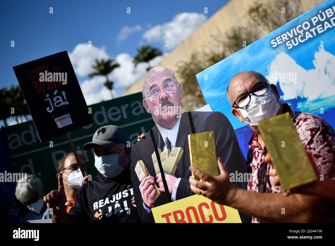 Brasilia, Brasilien. 07.. Juli 2022. DF - Brasilia - 07/07/2022 - BRASILIA, KUNDGEBUNG DES MEC CPI - Gewerkschafter demonstrieren vor Anhang II des Bundessenats für die Einrichtung des MEC CPI. Foto: Mateus Bonomi/AGIF/Sipa USA Quelle: SIPA USA/Alamy Live News Stockfoto