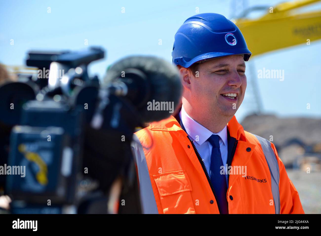 Redcar, Großbritannien. 07. Juli 2022. Tees Valley Mayor Ben Houchen stellte sich vor, wie der Bau der Offshore-Windkraftanlage der SEAH Wind Ltd. Begonnen hat und damit die erste große private Investition darstellt, die mit dem Bau eines britischen Freeports beginnt. Herr Houchen nahm zusammen mit Vertretern der Regierung und der SEAH Wind an einer offiziellen Unterzeichnungszeremonie, Präsentationen und der bahnbrechenden Einrichtung für 400million Millionen Pfund Teil, an der auch mehr als 200 lokale Unternehmensführer teilnahmen. Kredit: Teesside Snapper/Alamy Live News Stockfoto