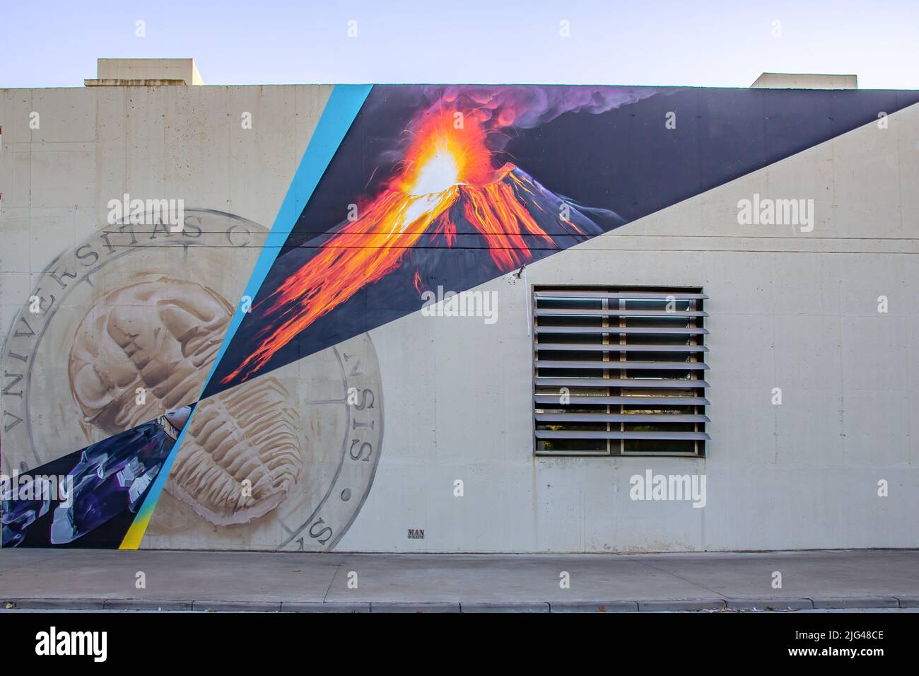 Graffiti-Wandgemälde des Graffiti-Künstlers Manomatic in einer Wand der Universität Huelva Stockfoto