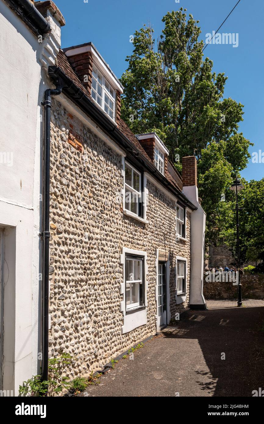 Shoreham-by-Sea, Juli 1. 2022: Church Cottage twitten Stockfoto