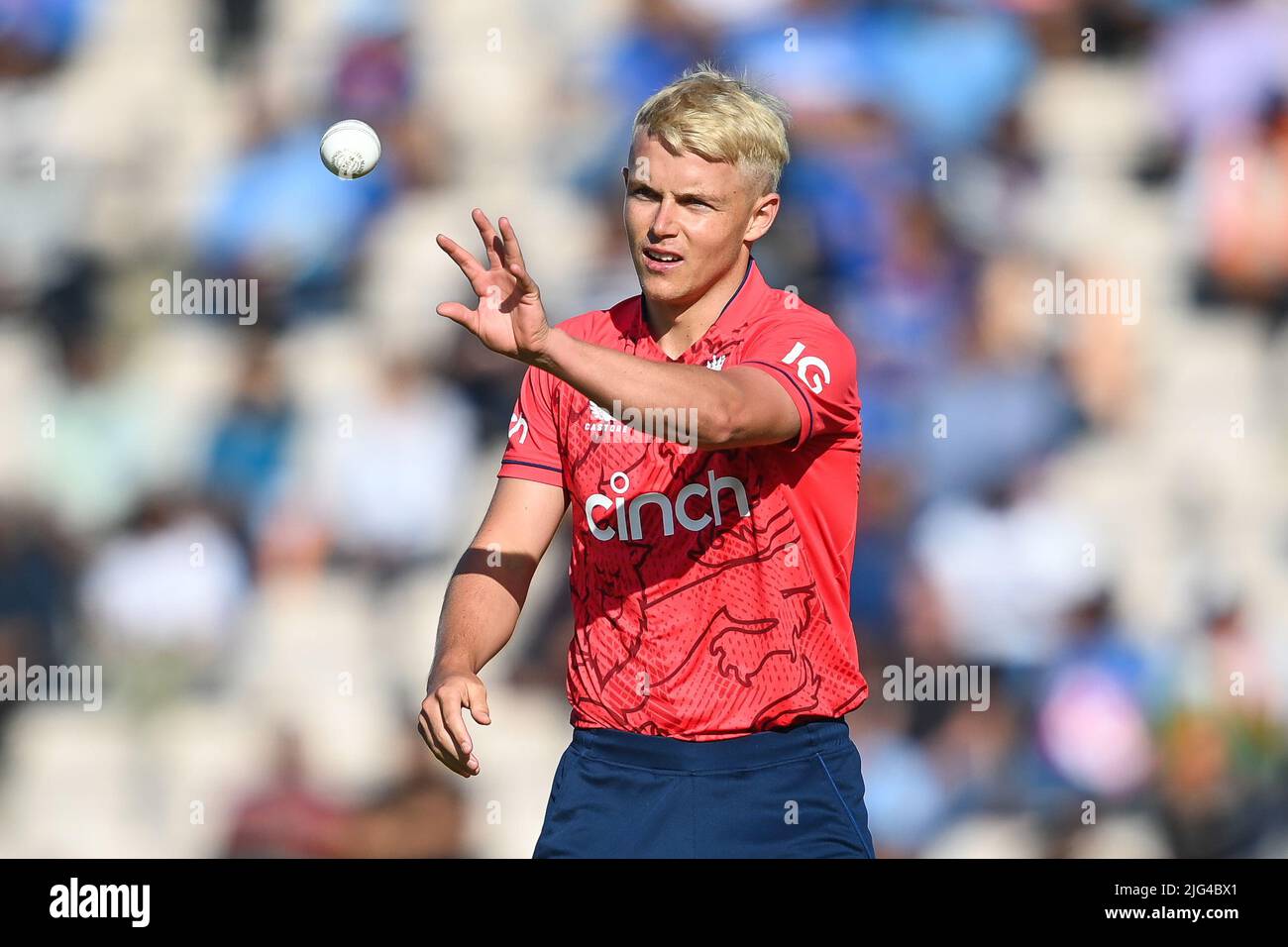 Sam Curran aus England bereitet sich auf den Bowl-in vor, am 7/7/2022. (Foto von Craig Thomas/News Images/Sipa USA) Quelle: SIPA USA/Alamy Live News Stockfoto