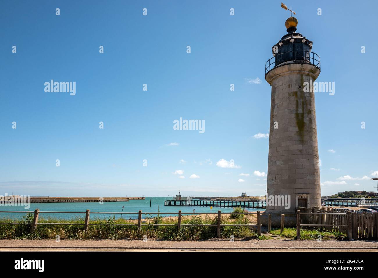 Shoreham-by-Sea, Juli 1. 2022: Shoreham Lighthouse in Kingston Buci Stockfoto