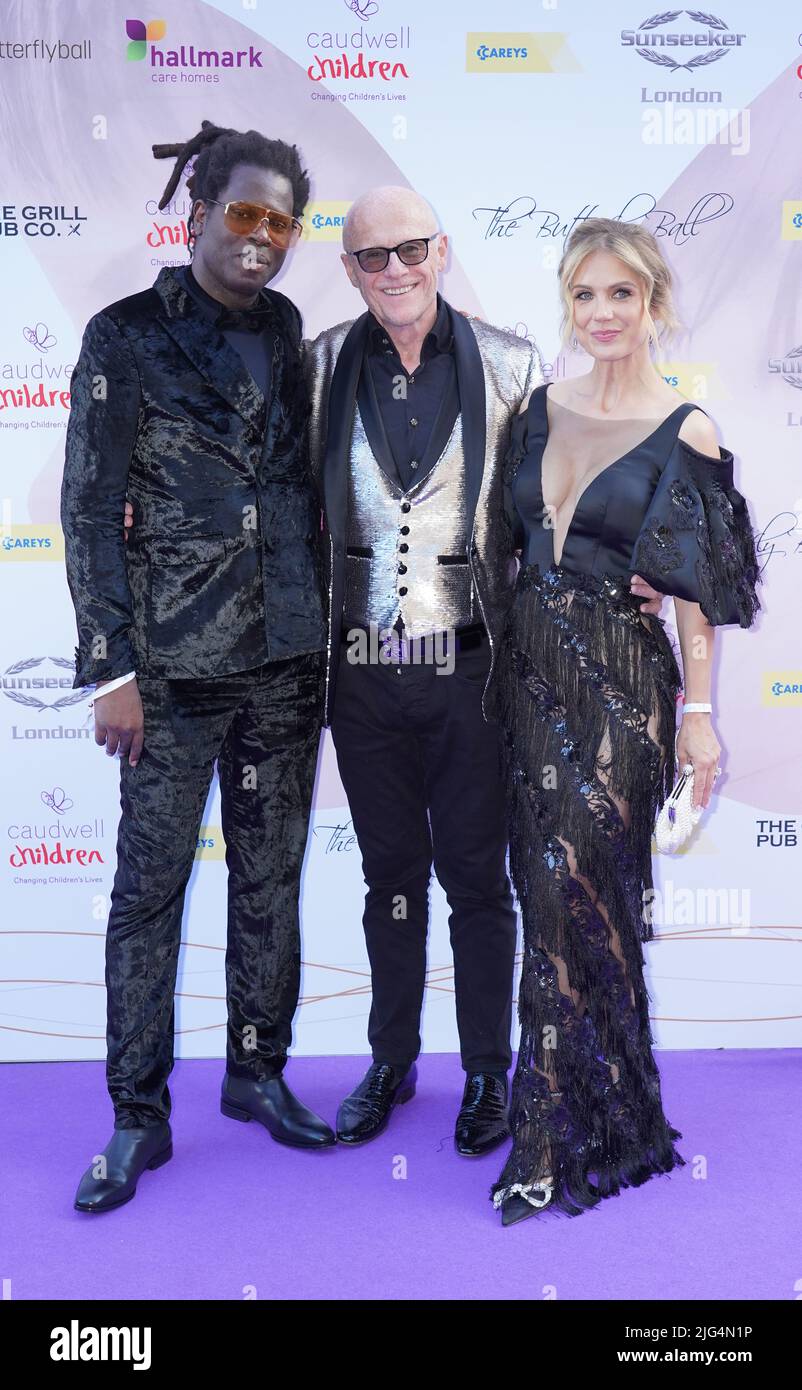 Bradley Theodore und John Caudwell kommen zur jährlichen Wohltätigkeitsveranstaltung Butterfly Ball im Londoner Hotel am Leicester Square im Zentrum von London. Bilddatum: Donnerstag, 7. Juli 2022. Stockfoto