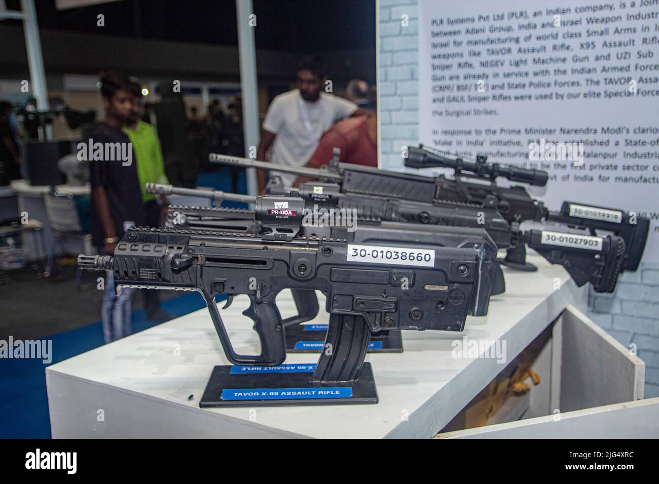 Kalkutta, Westbengalen, Indien. 7.. Juli 2022. East Tech 2022'' begann heute im Bishwa Bangla Mela Prangan, Kalkutta. Die zweitägige Veranstaltung (07-08. Juli) wird mit dem Ziel organisiert, Eastern Command bei der Bewältigung seiner operativen Herausforderungen zu unterstützen, indem zeitgenössische indigene Technologien integriert werden. Die Veranstaltung wurde von LT Gen RP Kalita, UYSM, AVSM, VSM, Armeekommandant, EasternCommand. Auf die Einweihung folgte eine Schlüsselanmerkung der CDR-Armee, Eastern Command. (Bild: © Sudip Chanda/Pacific Press via ZUMA Press Wire) Stockfoto