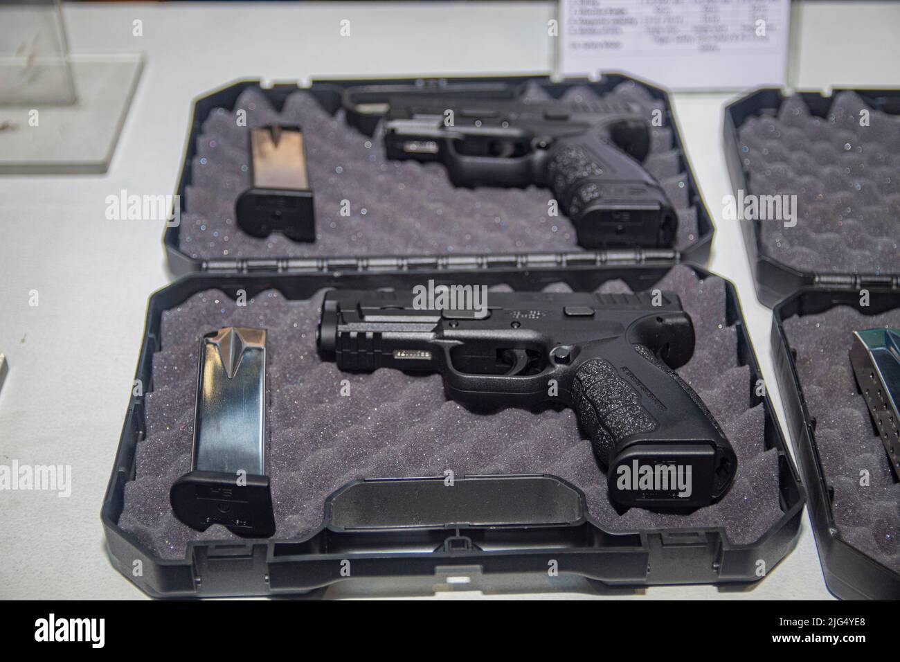 Kalkutta, Westbengalen, Indien. 7.. Juli 2022. East Tech 2022'' begann heute im Bishwa Bangla Mela Prangan, Kalkutta. Die zweitägige Veranstaltung (07-08. Juli) wird mit dem Ziel organisiert, Eastern Command bei der Bewältigung seiner operativen Herausforderungen zu unterstützen, indem zeitgenössische indigene Technologien integriert werden. Die Veranstaltung wurde von LT Gen RP Kalita, UYSM, AVSM, VSM, Armeekommandant, EasternCommand. Auf die Einweihung folgte eine Schlüsselanmerkung der CDR-Armee, Eastern Command. (Bild: © Sudip Chanda/Pacific Press via ZUMA Press Wire) Stockfoto