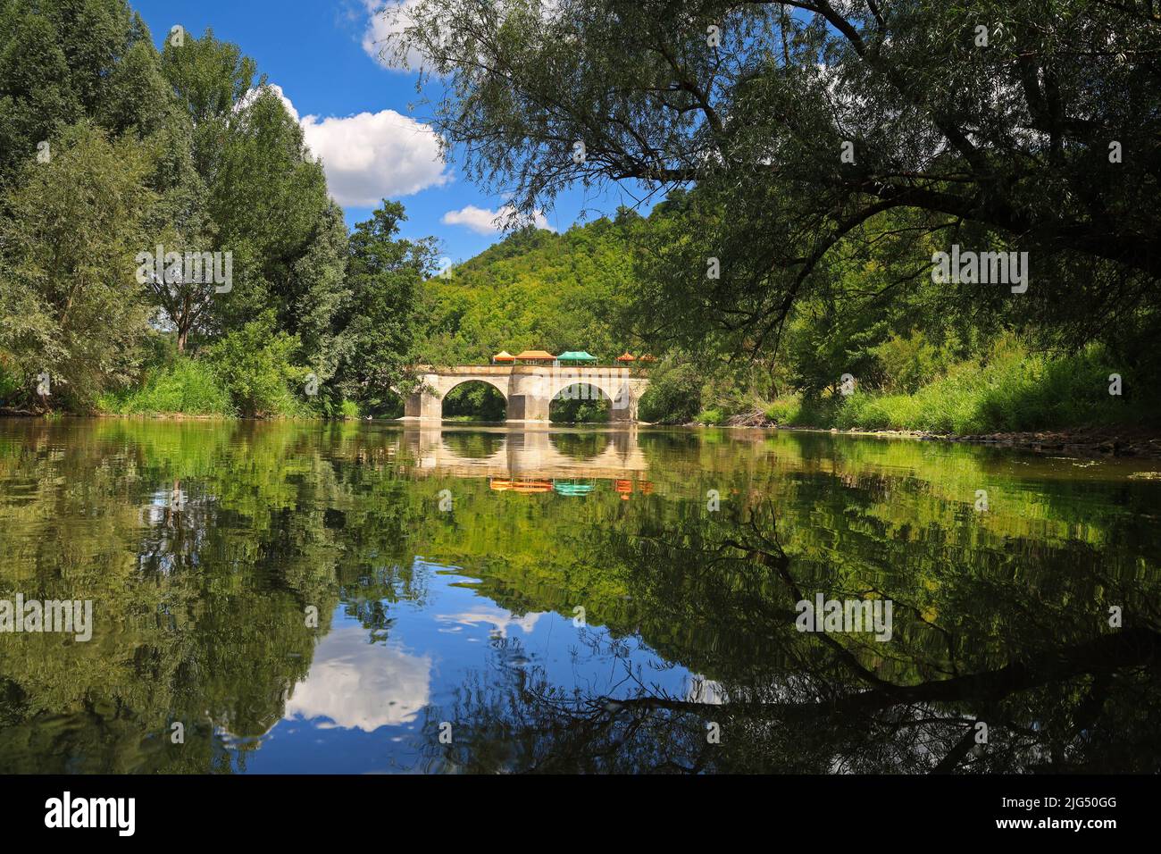 Alte Steinbrücke über die Werra bei Creuzburg Stockfoto