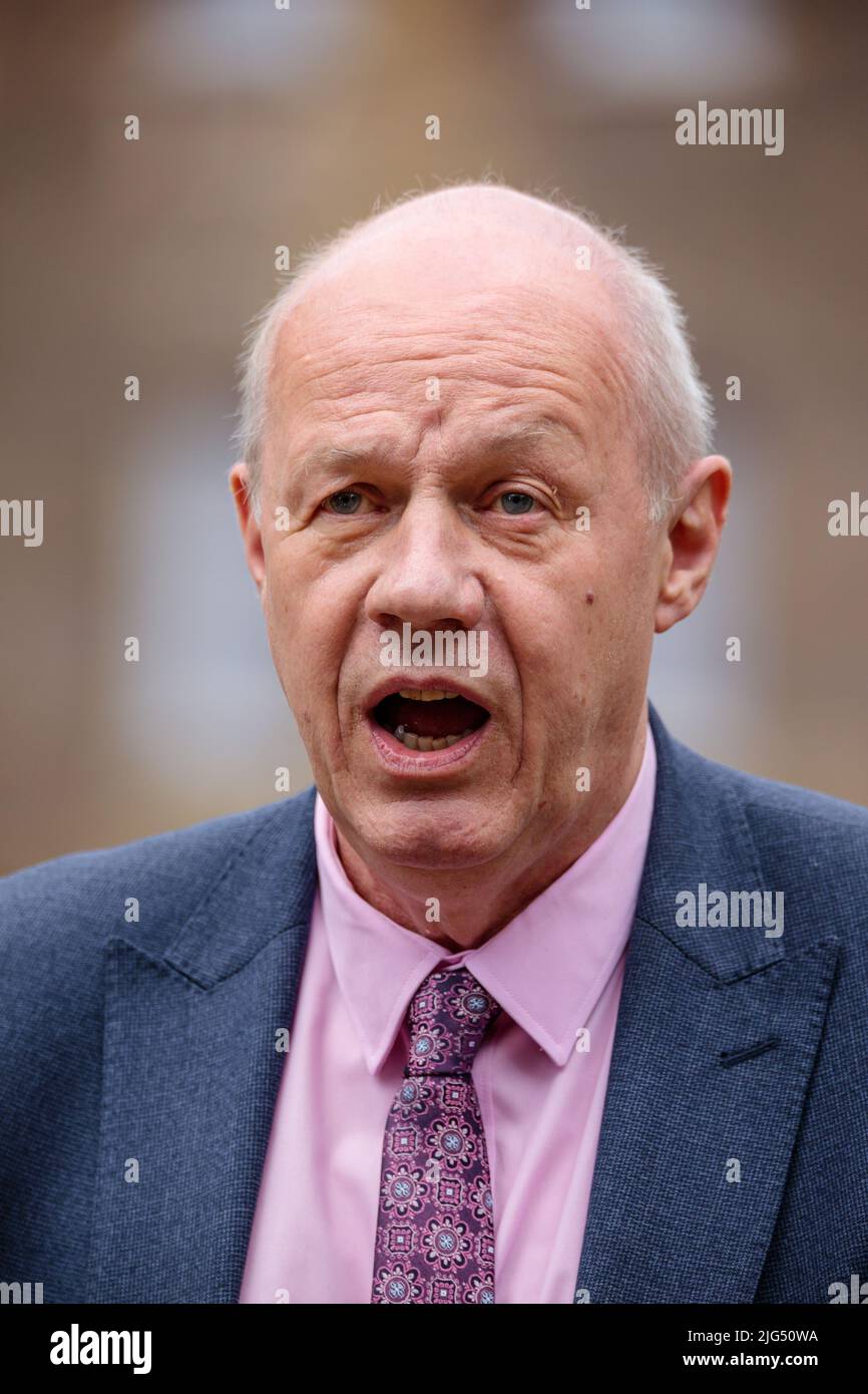 College Green, London, Großbritannien. 7.. Juli 2022. Der konservative Politiker Damian Green spricht in der Presse über College Green nach dem Rücktritt des Tory-Premierministers Boris Johnson. Amanda Rose/Alamy Live News Stockfoto