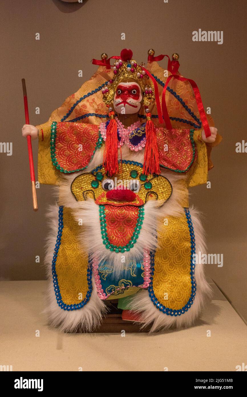 Eine Marionette in einem chinesischen Opernkostüm, die in Großbritannien ausgestellt wird. Stockfoto