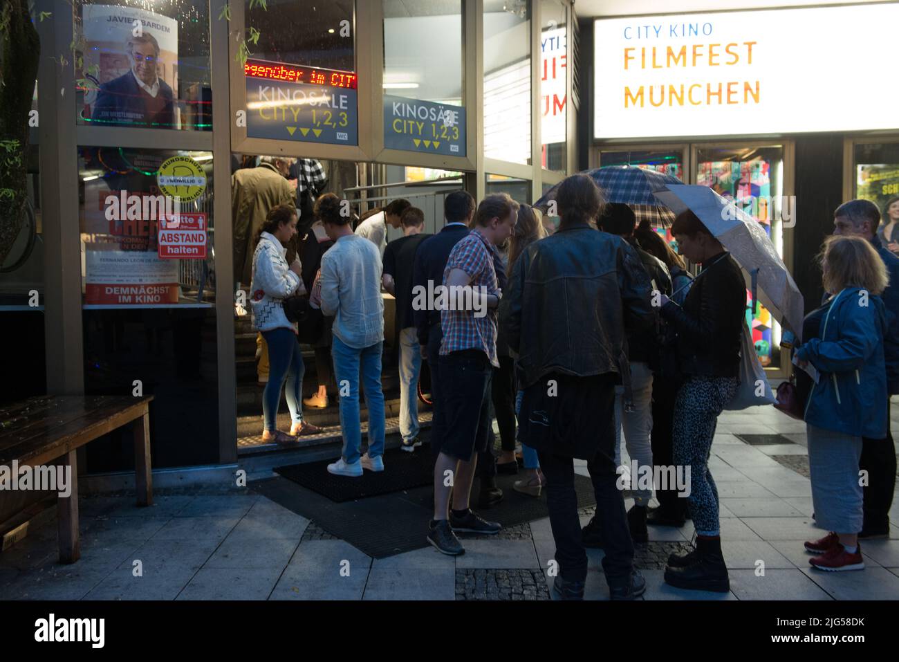 München, 7. Juli 2022, Regisseur Klaus Lemke vor der Premiere eines Films CHAMPAGNER FÜR DIE AUGEN - GIF FÜR DEN REST im City Kino während des 39. Filmfest München Stockfoto