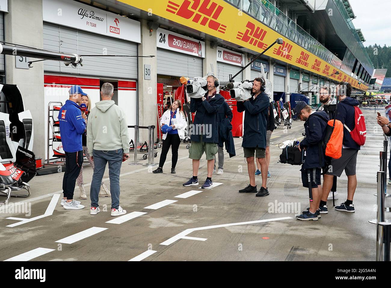 07.07.2022, Red Bull Ring , Spielberg, Formula 1 BWT Grosser Preis von Österreich 2022&#XA; , im Bild&#XA;Mick Schumacher (DEU), Haas F1 Team mit seinem Onkel Ralf Schumacher im Sky Deutschland Interview. Stockfoto