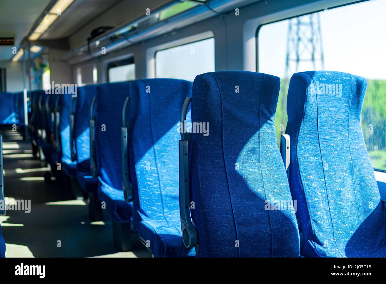 Innenraum des Pendlerpersonenzuges Stockfoto