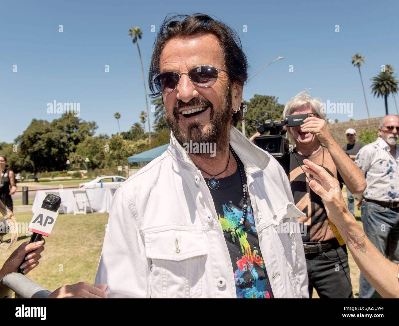 07. Juli 2022 - Beverly Hills, Kalifornien, USA - RINGO STARR feiert seinen 82.. Geburtstag mit seiner jährlichen Geburtstagsfeier zum Thema Frieden und Liebe, die dieses Jahr im Beverly Hills Garden Park stattfindet. (Bildnachweis: © Brian Cahn/ZUMA Press Wire) Stockfoto