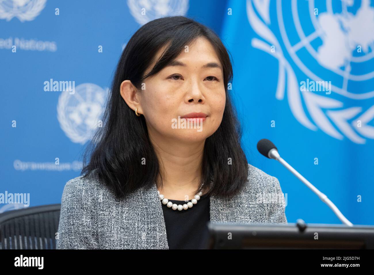 New York, NY - 7. Juli 2022: SDG Monitoring Chief Yongyi Min nimmt an der Pressekonferenz zur Veröffentlichung des Berichts über die Ziele für nachhaltige Entwicklung 2022 im UN-Hauptquartier Teil Stockfoto