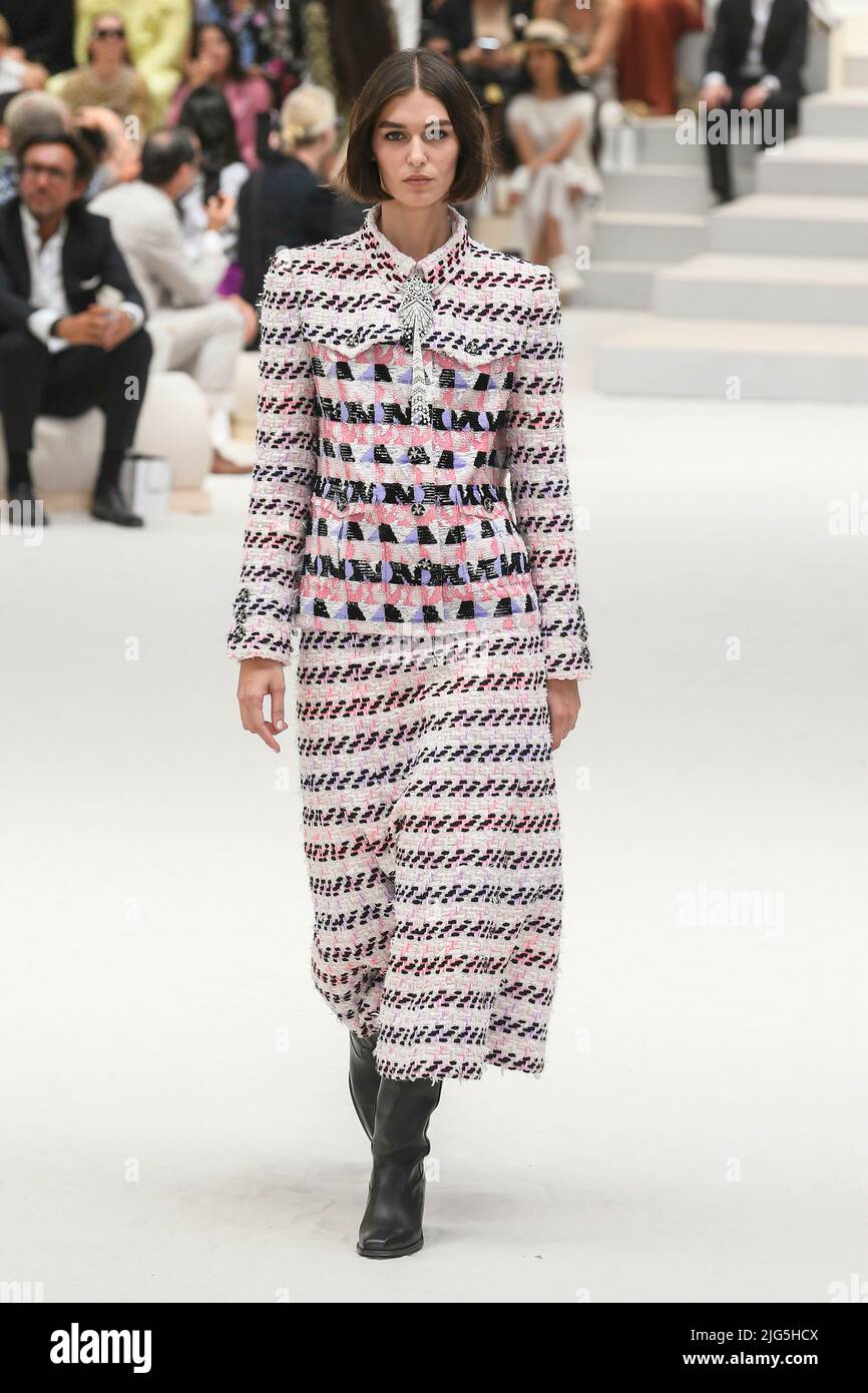 CHANEL Haute Couture AW22-23 Start- und Landebahn während der Haute Couture Herbst-Winter 2022/23 am 2022. Juli - Paris, Frankreich. 05/07/2022 Stockfoto