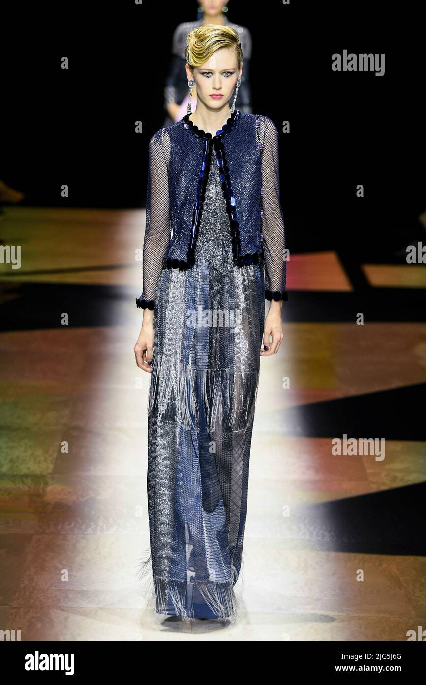 GIORGIO ARMANI PRIVE Haute Couture AW22-23 Start- und Landebahn während der Haute Couture Herbst-Winter 2022/23 am 2022. Juli - Paris, Frankreich. 05/07/2022 Stockfoto