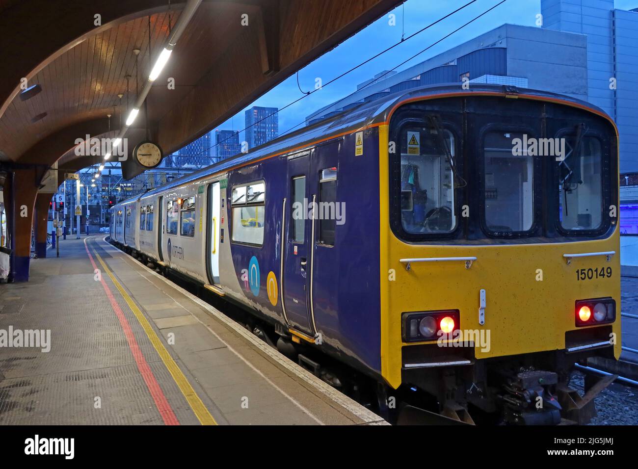 Northern Railway, am Oxford Road Bahnhof, Manchester, Station Approach, Oxford Rd, Manchester, ENGLAND, GROSSBRITANNIEN, M1 6FU Stockfoto