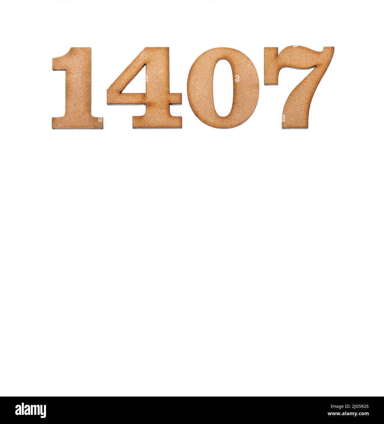 Nummer 1407 aus Holz, isoliert auf weißem Hintergrund Stockfoto