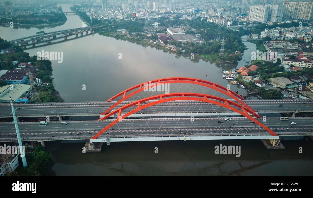 8. Juni 2022: Binh Loi Baum in der Pham Van Dong Straße im Bezirk Binh Thanh, Ho Chi Minh Stadt, Vietnam Stockfoto