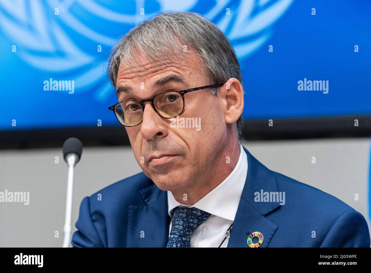 New York, New York, USA. 7.. Juli 2022. Statistikdirektor Stefan Schweinfest spricht beim Pressebriefing über den Start des Sustainable Development Goals Report 2022 im UN-Hauptquartier (Foto: © Lev Radin/Pacific Press via ZUMA Press Wire) Stockfoto