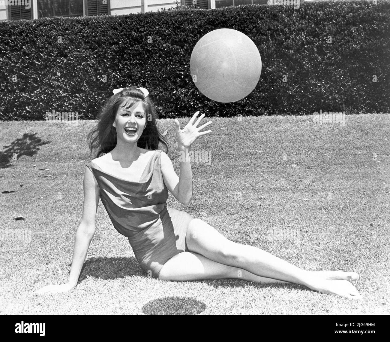 PAMELA TIFFIN IN FOR THOSE WHO THINK YOUNG (1964), REGIE LESLIE H. MARTINSON. Kredit: Aubrey Schenck Productions / Album Stockfoto