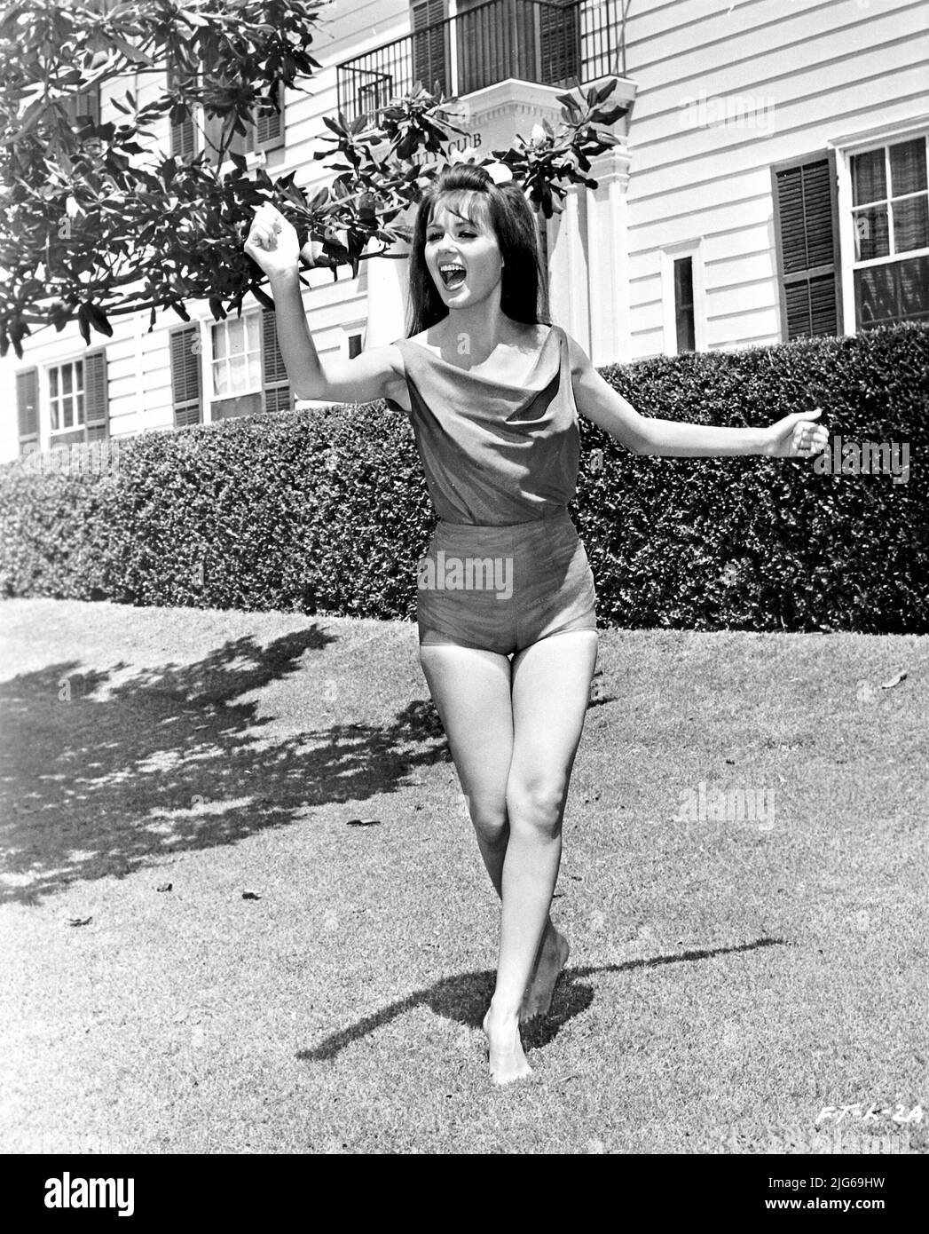 PAMELA TIFFIN IN FOR THOSE WHO THINK YOUNG (1964), REGIE LESLIE H. MARTINSON. Kredit: Aubrey Schenck Productions / Album Stockfoto
