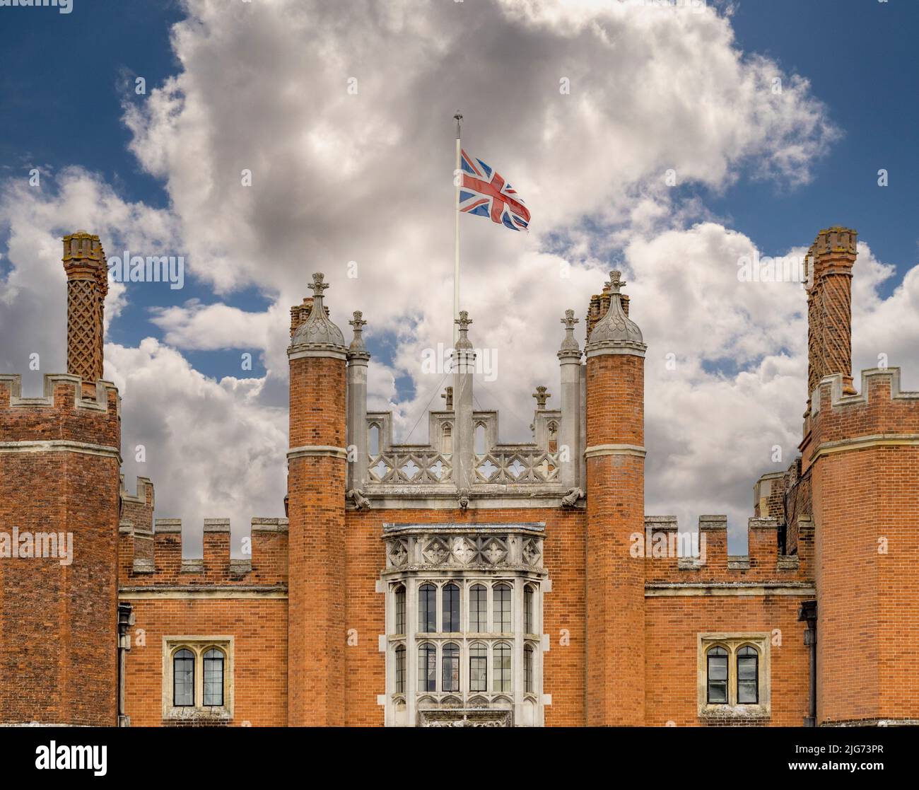 Oberer Abschnitt des Großen Gatehouse, der Haupteingang zum Hampton Court Palace, London. VEREINIGTES KÖNIGREICH Stockfoto