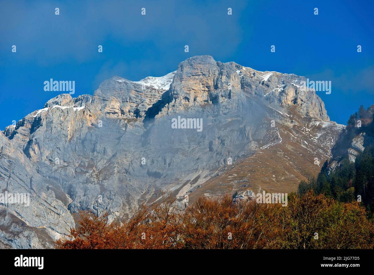 La Tournette Bergkette im Herbst, Massif des Bornes, Montmin, Haute-Savoie, Frankreich Stockfoto