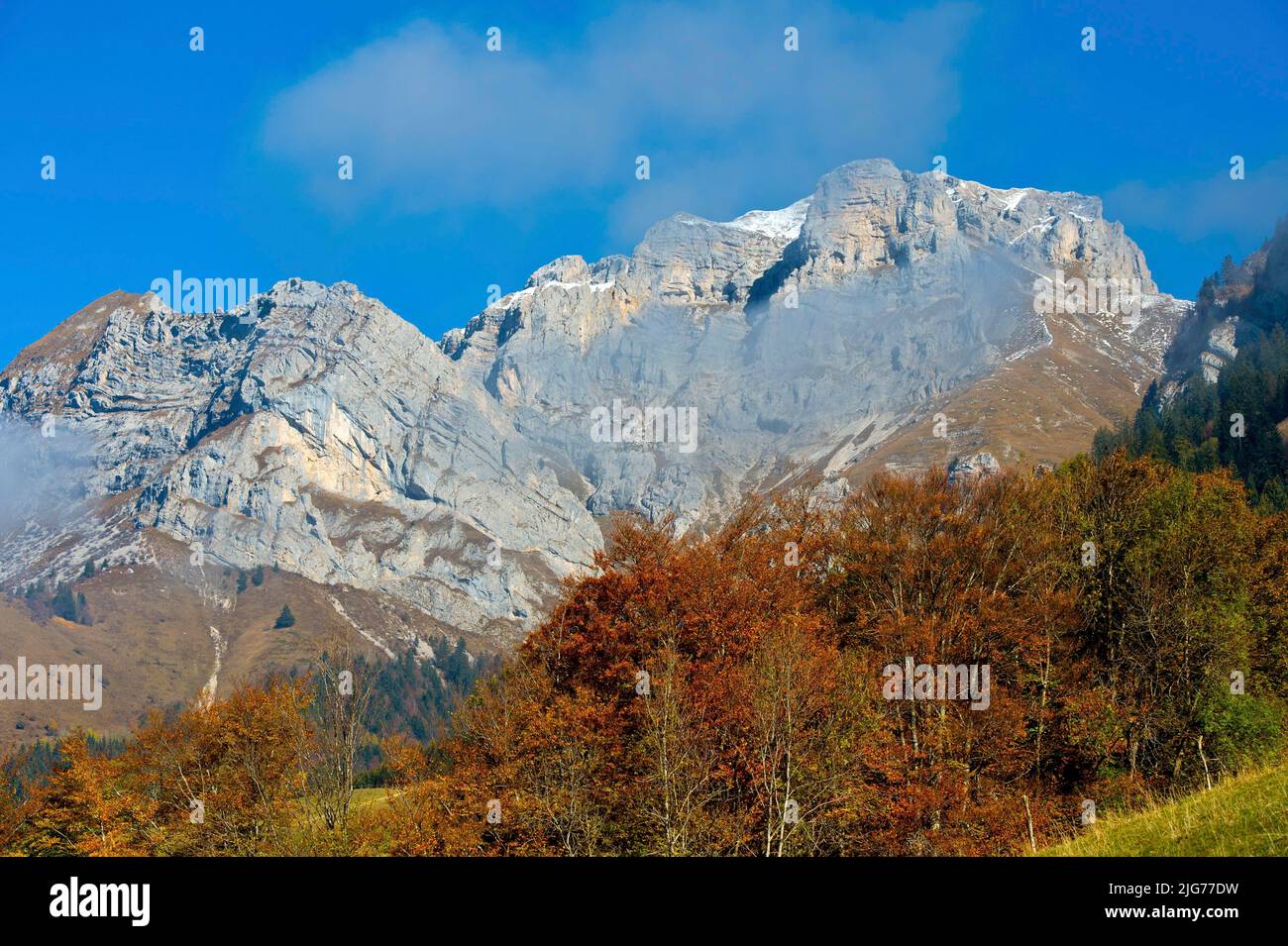 La Tournette Bergkette im Herbst, Massif des Bornes, Montmin, Savoie, Frankreich Stockfoto