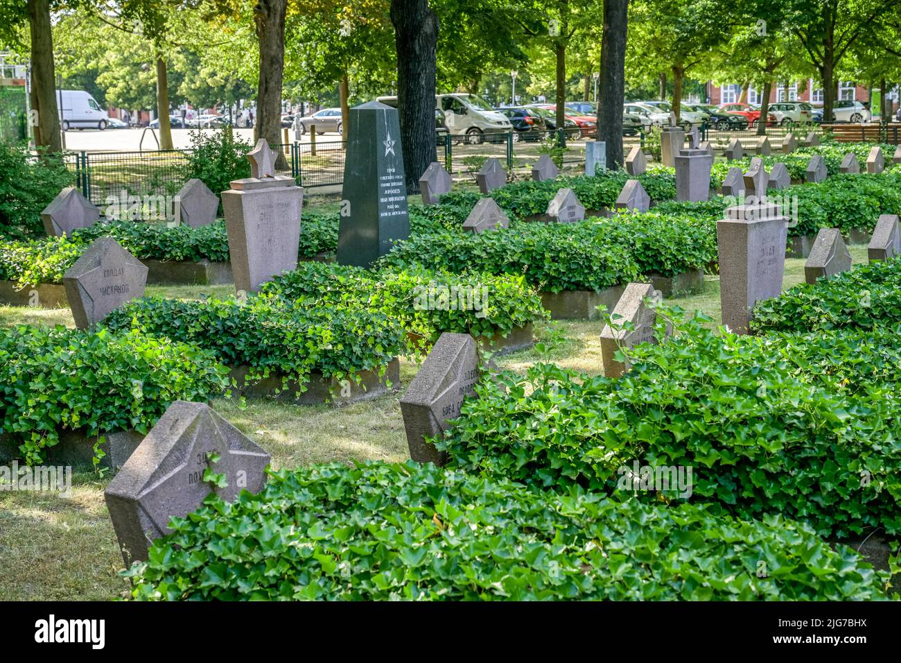 Offiziersgräber, Ehrenfriedhof der Sowjetunion, Bassinplatz, Potsdam, Brandenburg, Deutschland Stockfoto