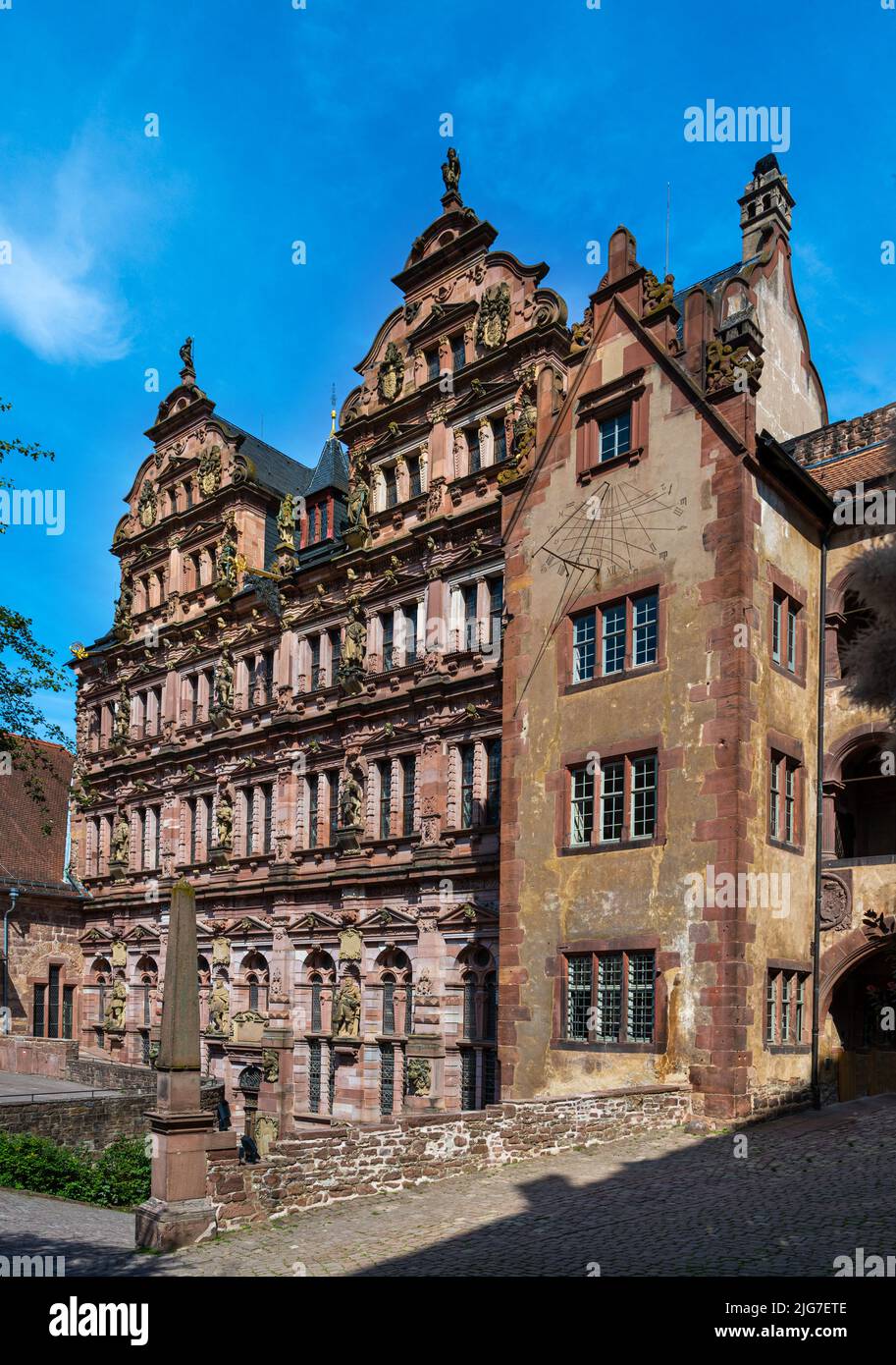 Blick vom Innenhof auf das Friedrich‘Gebäude (Deutsche Renaissance) des Heidelberger Schlosses. Baden Württemberg, Deutschland, Europa Stockfoto