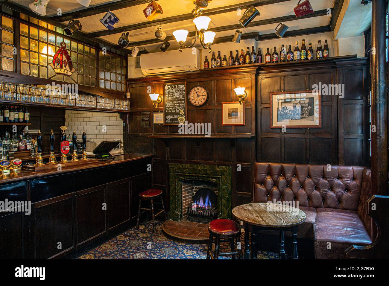 Ye Olde Mitre Pub, Ely Court, Ely Place, Holborn, London, VEREINIGTES KÖNIGREICH. Stockfoto