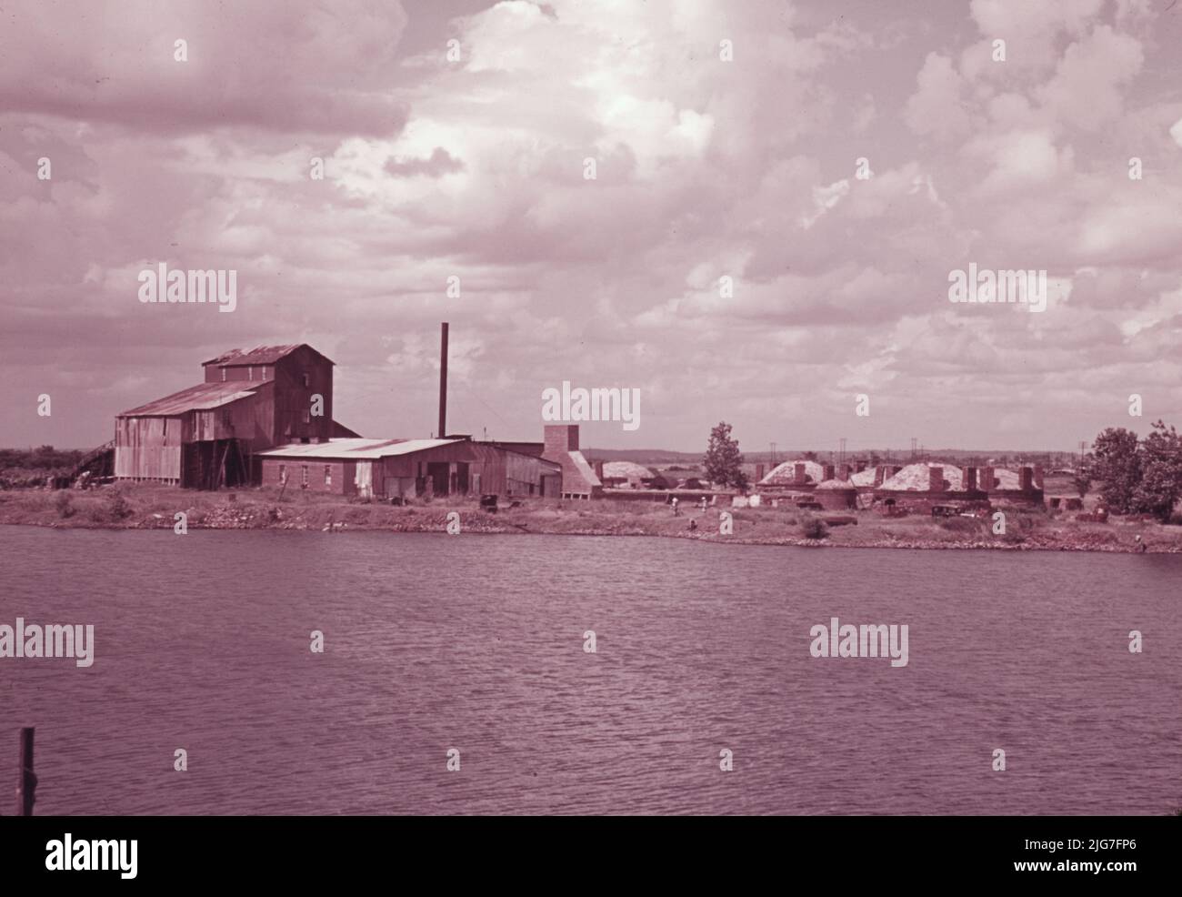 Verlassene Ziegelfabrik in der Nähe von Muskogee, Oklahoma. Stockfoto