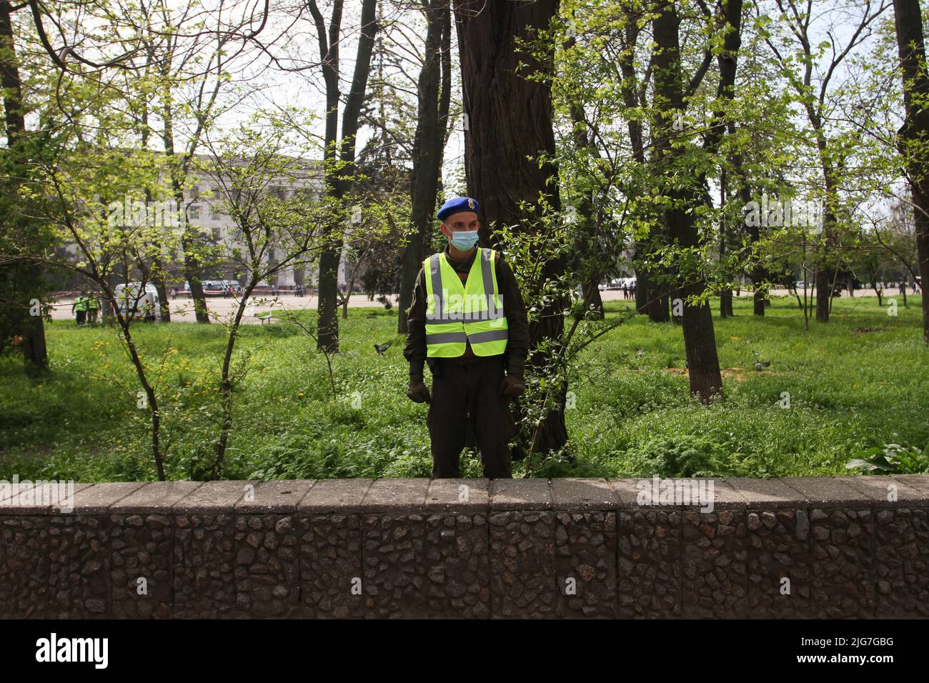 2. Mai 2021, Odessa, Ukraine: Das Personal der Nationalgarde der Ukraine in der Nähe des Kulykove-Feldes gesehen. Die Auseinandersetzungen in Odesa 2014 waren eine Reihe von Konflikten zwischen pro-Maidan- und Anti-Maidan-Demonstranten, die sich nach der Revolution der würde in der südukrainischen Stadt Odesa ereigneten. Die Gewalt verschärfte sich am 2. Mai, als ein Pro-Maidan-Mob Anti-Maidan-Aktivisten attackierte und Anti-Maidan-Aktivisten in ein Gewerkschaftshaus zwang, das von Pro-maidan-Demonstranten, die Molotow-Cocktails auf das Gebäude warfen, in Brand gesetzt wurde. Die Menge wurde schon zu ihrer Zeit skandiert, um sie in Brand zu setzen Stockfoto