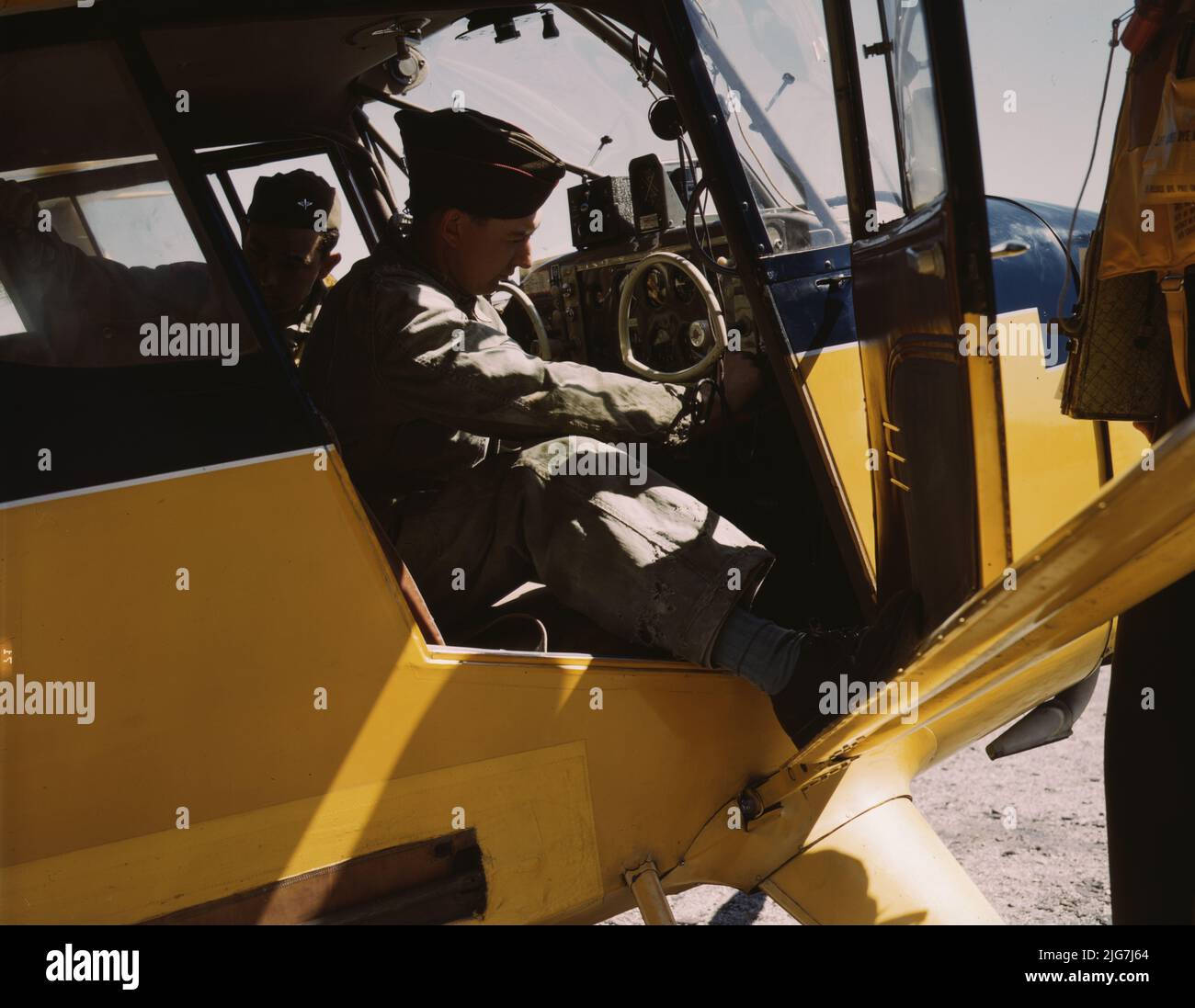 Zivilluftwaffenstützpunkt, Bar Harbor, Maine. Das Foto zeigt das Flugzeug Stinson HW-75 oder 105 Voyager. Das Design wurde später für den Krieg auf die L-5-Wache umgestellt. Stockfoto